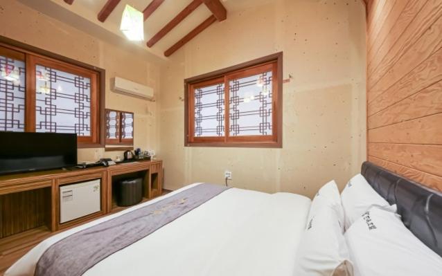 Jeonju Hanok Hotel Kung Zewnętrze zdjęcie